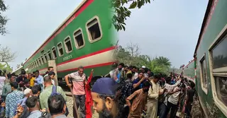 আক্কেলপুরে নীলসাগর এক্সপ্রেস লাইনচ্যুত; ঢাকার সঙ্গে উত্তরবঙ্গের রেল যোগাযোগ বন্ধ